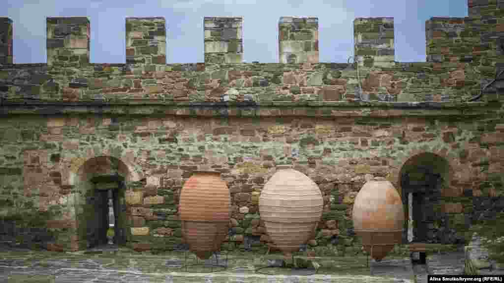 Юридично кримська пам'ятка належить до заповідника &laquo;Софія Київська&raquo; 