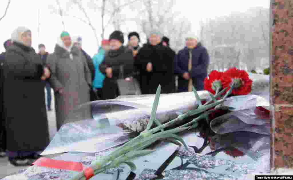 Кырсыктан кийин Дача СУ айылынын тургундары элди&nbsp;коопсуз аймакка көчүрүү&nbsp;жана кырсыкка жоопкерлерди таап, жазалоо талаптары менен бир нече ирет митингге чыгышкан.