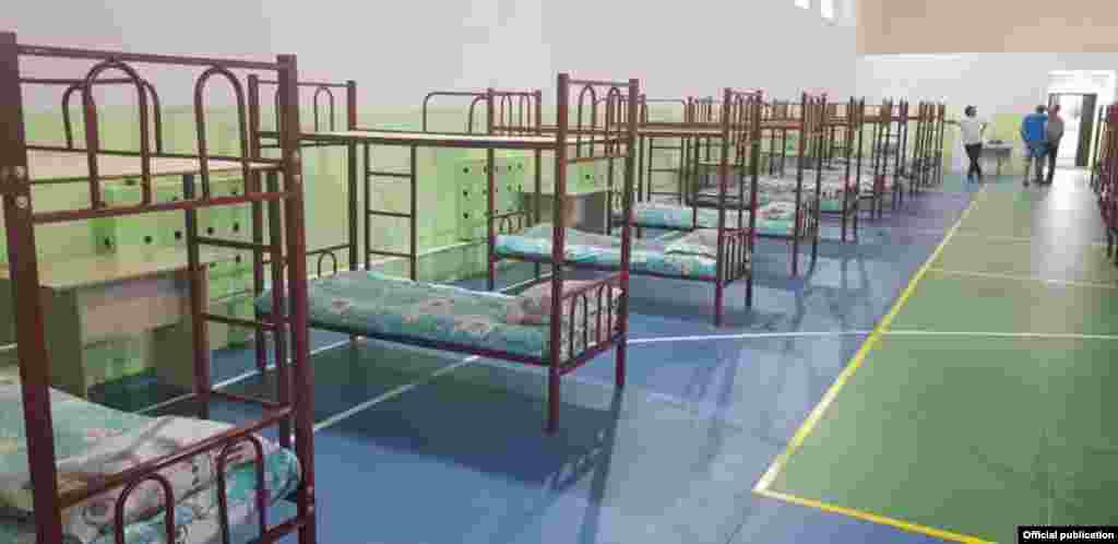 Бул жайлар эгерде пневмания оорусу менен ооруган жарандарга ооруканаларда орундуктар жетпей калса, медициналык жардам көрсөтүү максатында пайдаланылат. Учурда облустун аймагында обсервация үчүн 1790 орун даярдалган. Ал эми ооруканаларда изоляция үчүн 435 орунга мүмкүнчүлүктөр бар.