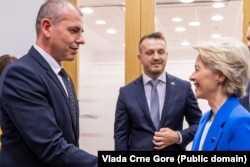 Pomoćnik ministra javne uprave Dušan Polović i predsjednica EK Ursula fon der Lajen u Podgorici, oktobar 2024.