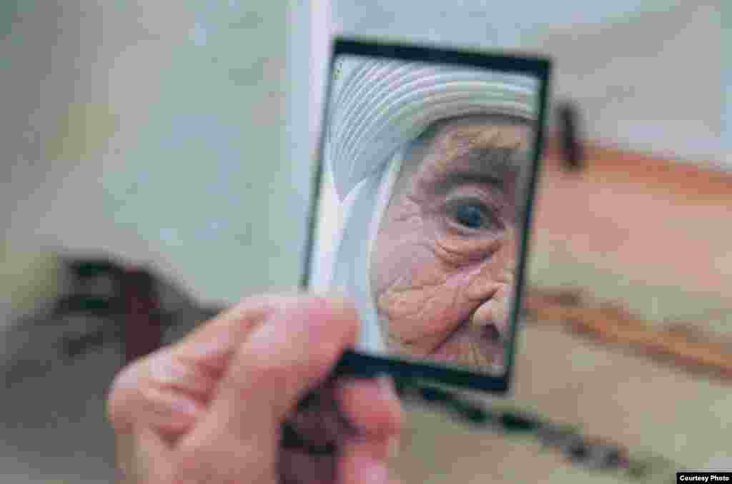 In mid-December, noted Uzbek photographer Umida Ahmedova was charged with defamation and insulting the country's image. - The charges stem from photographs and videos that Ahmedova shot in remote parts of the country for an assignment sponsored by the Swiss Embassy in Tashkent. The project focused on poverty and gender inequality in Uzbekistan -- taboo subjects, apparently, for the Uzbek authorities. Ahmedova faces a fine and up to two years in a labor camp or six months in prison. She is not being allowed to leave the country until her case is resolved. Ahmedova has donated hundreds of her photos from Uzbekistan to RFE/RL's Uzbek Service for use on its website. Here is a selection of those photographs, many of which are among those considered to be injurious to the country's reputation.