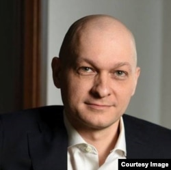 Dragoș Iliescu este profesor universitar la Facultatea de Psihologie și Științele Educației de la Universitatea București.