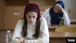 У школе ў Грозным (Чачня), архіўнае фота