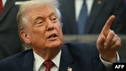 В 33-страничном документе, кроме прочего, содержится критика в отношении ряда партнеров США, в частности ЕС, и говорится о необходимости восстановления «стратегической стабильности» в отношениях с Россией