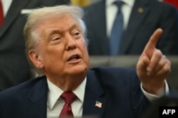 Президент США Дональд Трамп делает заявление из Овального кабинета Белого дома в Вашингтоне, округ Колумбия, США, 3 декабря 2025 года