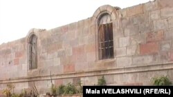 მოხის სადავო შენობა