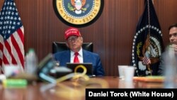 ABŞ prezidenti Donald Tramp Ağ evin Situasiya otağında görüş keçirir.