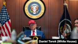 Američki predsjednik Donald Trump održao je sastanak u Sobi za krizne situacije u Bijeloj kući tokom vikenda.
