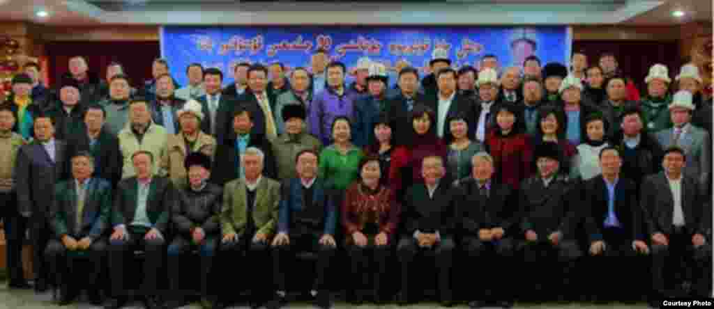 "Тил жана котормо" журналынын 30 жылдыгын куттуктоого катышкандар.&nbsp; 