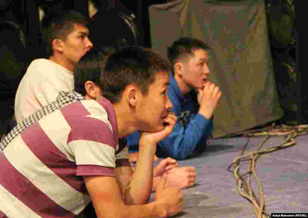 90 килограмм салмакта былтыр Казанда өткөн бүткүл дүйнөлүк Универсиаданын чемпиону, таластык Нурбек Кожобеков дале табында экенин далилдеп, быйыл да чемпиондук наамын сактап калды.