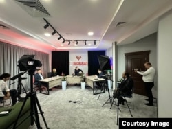 Demokrat.uz студияси.