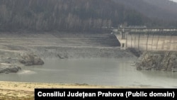 La barajul Paltinu au loc lucrări de reparații care presupun golirea controlată a unei părți semnificative din lacul de acumulare. 