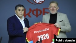 Камчыбек Ташиев жана Роберт Просинечки.