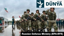 Rus esgerleri 2021-nji ýylyň sentýabr aýynda geçirilen "Zapad-2021" rus-belarus harby türgenleşik dabarasynda ýöriş edýärler.