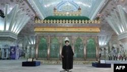 ابراهیم رئیسی در حال سخنرانی در آرامگاه آیت‌الله خمینی