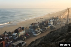 Палестинцы в секторе Газа эвакуируются с севера на юг, чтобы избежать израильских обстрелов. 18 сентября 2025 года