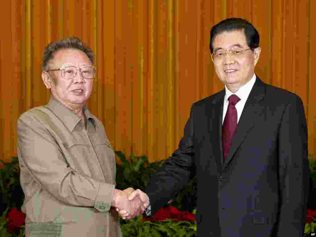 China's President Hu Jintao (right) meets with North Korea's Kim Jong Il in Beijing in May.