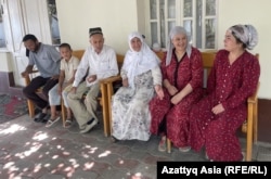 Алиевдин үй-бүлөсүндөгү үч муун.