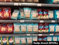 Orizi në një market në Prishtinë.