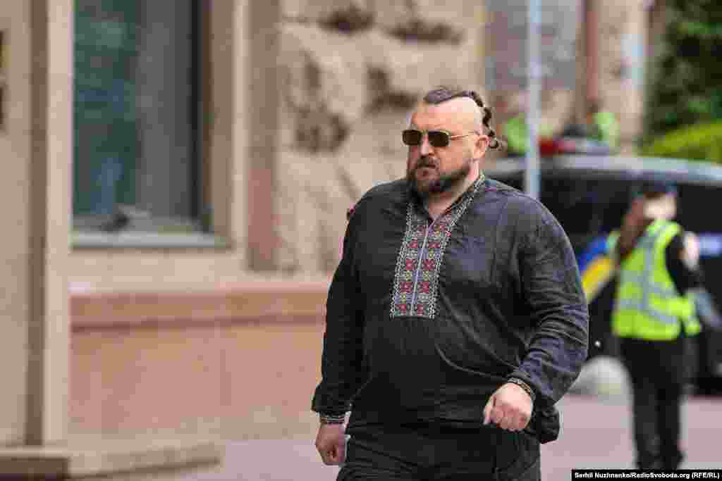 Олександр розповів, що для нього вишита сорочка «це демонстрація того, що я українець. Це про ідентичність»