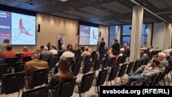 На «Форуме Статкевіча», які арганізатары сумясьцілі з «сходам неабыякавых», выступіў эўрадэпутат ад Літвы Пятрас Аштравічус
