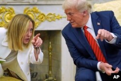 Președintele Donald Trump s-a întâlnit cu premierul Italiei, Giorgia Meloni, în Biroul Oval - 17 aprilie 2025