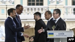 Президент України Володимир Зеленський (у центрі) разом із європейськими лідерами, архівне ілюстративне фото