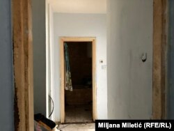 Nađa Marković, viša pravna savetnica u A 11 – Inicijativi za ekonomska i socijalna prava, kaže da je socijalno stanovanju u Beogradu „krajnje neodrživo i nepriuštivo“, i u suprotnosti s onim što bi trebalo da bude.