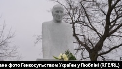 Пам'ятник отцю Омеляну Ковчу у Любліні