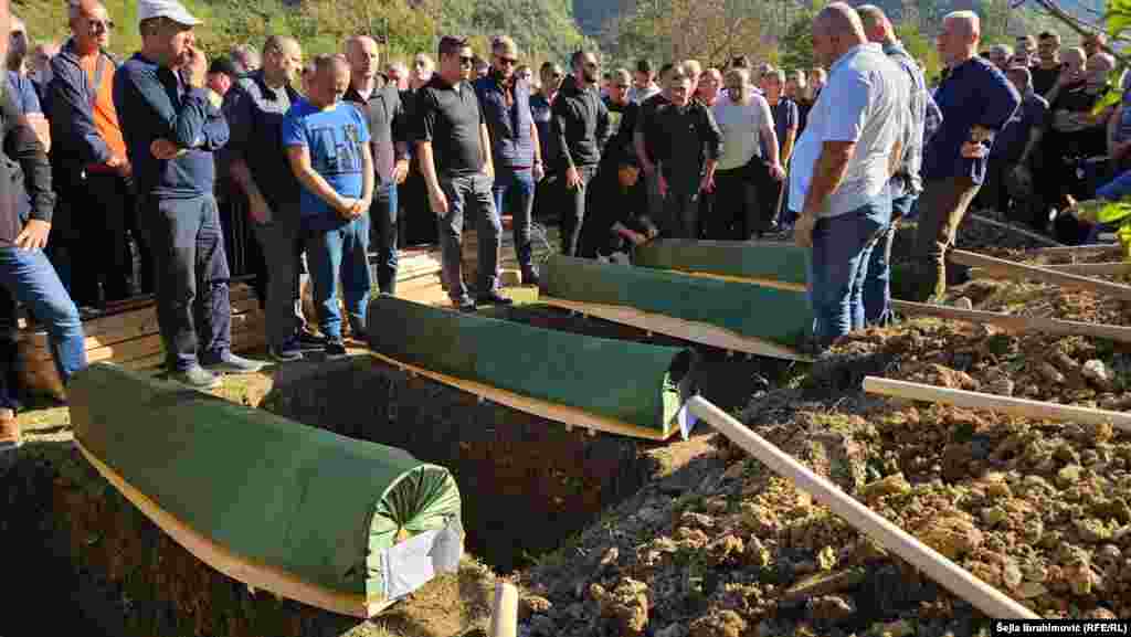U nesreći su poginule cijele porodice, a samo jedan mještanin Donje Jablanice, Dženan Imamović, izgubio je devet članova porodice, uključujući brata i sestru.
