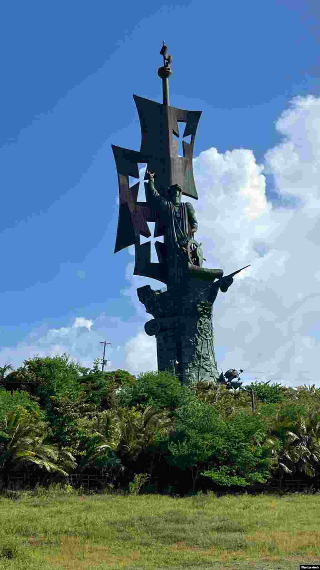 "ახალი სამყაროს დაბადება", არესიბო, პუერტო-რიკო (2016 წ.). ქრისტეფორე კოლუმბის 126 მეტრის მონუმენტი მსოფლიოში ერთ-ერთ უდიდეს ქანდაკებად იქცა.