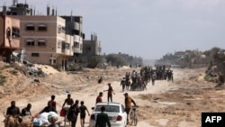 ادامه جنگ در عزه صد ها هزار تن را آواره ساخته و بخش های وسیعی از شهر را به ویرانه مبدل کرده است