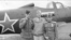 Американский и советские пилоты у самолета P-39 Airаcobra, поставленного из США в СССР в рамках программы ленд-лиза, 1943 год
