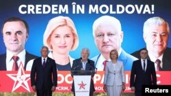 Лідэр Сацыялістычнай партыі Ігар Дадон (зьлева), былы прэзыдэнт Малдовы, які даўно падтрымлівае цесныя сувязі з Масквой