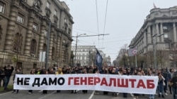 'Živi zid' studenata i građana protiv rušenja Generalštaba u Beogradu