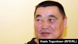 Осужденный бывший главный редактор независимой  газеты "Алма-Ата Инфо" Рамазан Есергепов в своем доме. Алматы, 24 сентября 2011 года. 