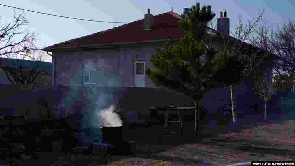 Казанда үрә шулпасы кайный. Аны ашлыктан пешерәләр. Туфан Зыялы фотосы