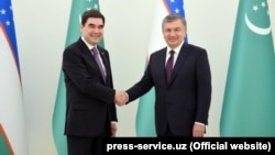 Türkmenistanyň prezidenti Gurbanguly Berdimuhamedow we Özbegistanyň prezidenti Şawkat Mirziýoýew