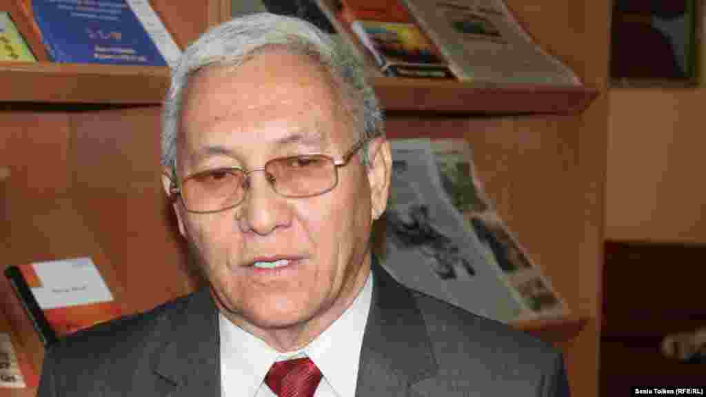 Маңғыстаудағы Шахмардан Есенов атындағы университеттің ағылшын және парсы тілдерінің оқытушысы Нияз Тобыш "жиынның мақсаты - елге оралған қазақтардың 20 жылдағы жетістігін көрсету" дейді. Ақтау, 25 қазан 2015 жыл.