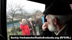 Геннадій прощається з друзями