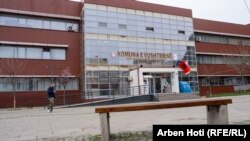 Ndërtesa e Komunës së Vushtrrisë.