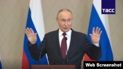 ესეც მორიგი მანიპულაციაა? პუტინი ამბობს, რომ აღფრთოვანებულია ხელისუფლების "სიმამაცით", თან უარყოფს მასთან კავშირს. 2024 წლის 28 ნოემბერი, ასტანა