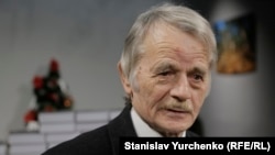 «У Криму дуже багат хто це розцінив, якщо не як пряму зраду, то як істотний крок відступу від наших позицій по деокупації Криму», – сказав Джемілєв