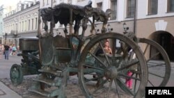 Казанның Бауман урамында Әби патша арбасы