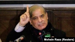 وزیراعظم شهباز شریف د اپرېل پر ۲۱مه شمالي وزیرستان ته ورغی او هلته یې له ځايي مشرانو سره ولیدل.