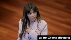 Albulena Haxhiu nga Lëvizja Vetëvendosje.