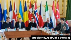 Președintele interimar al României, Ilie Bolojan, a stat lângă președintele Ucrainei, Volodimir Zelenski, la întâlnirea liderilor de la Londra