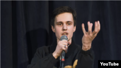 The police are "clearly not looking for me just to take a selfie because they're major fans of my work," Aleksandr Dolgopolov said.