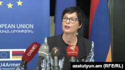 Եվրամիության ընդլայնման հարցերով հանձնակատար Մարթա Կոսը Երևանում ասուլիսի ժամանակ, 20-ը սեպտեմբերի, 2025թ.