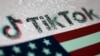Logoul TikTok și steagul american